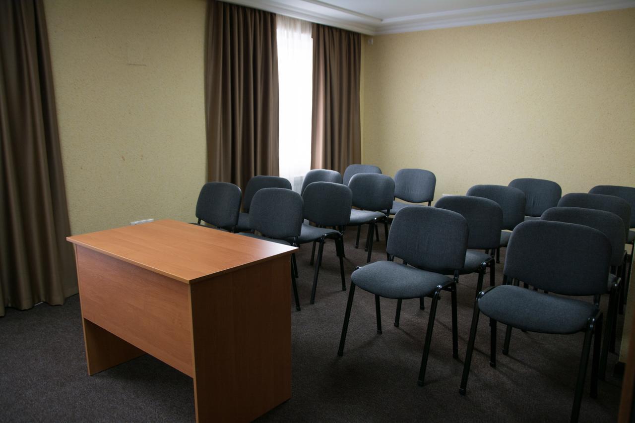 Uyutnyy Dom Hotel Taraz Buitenkant foto